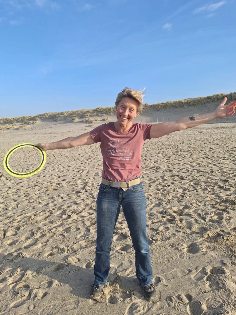 Profielfoto van de fietsende klusvrouw en ondersteunende mantelzorger